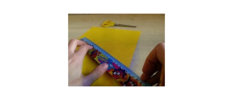 Елочка из ниток и клея своими