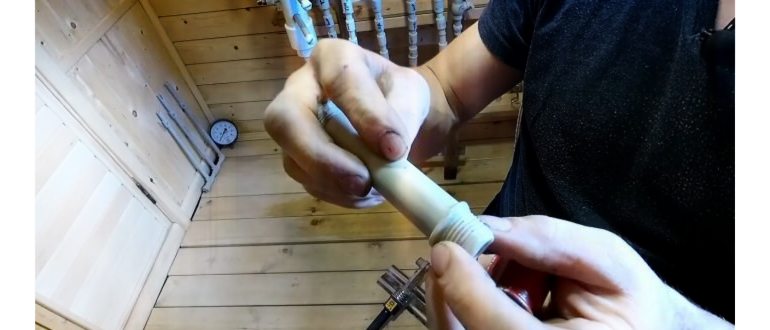 как нарезать резьбу на пластиковой