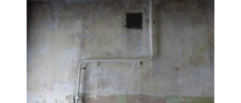 Газовая труба с подключением
