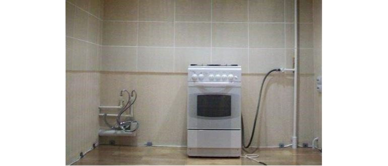 Газовая труба с подключением